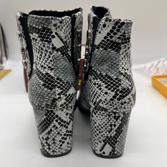 Forever Faux Leather Chunky Heeled Boots Womens Size 8.5 Snake Gray Color Bootie - Picture 4 of 11